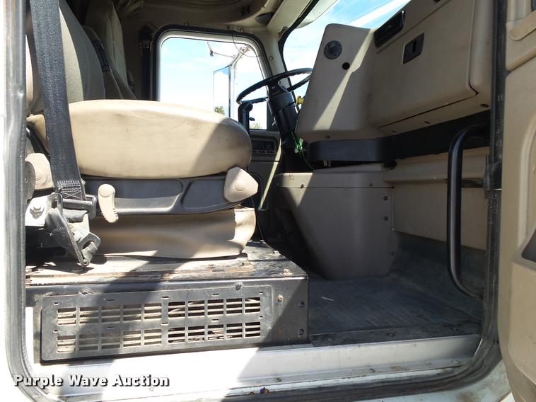 image for item K1147 2006 International 9400i semi truck