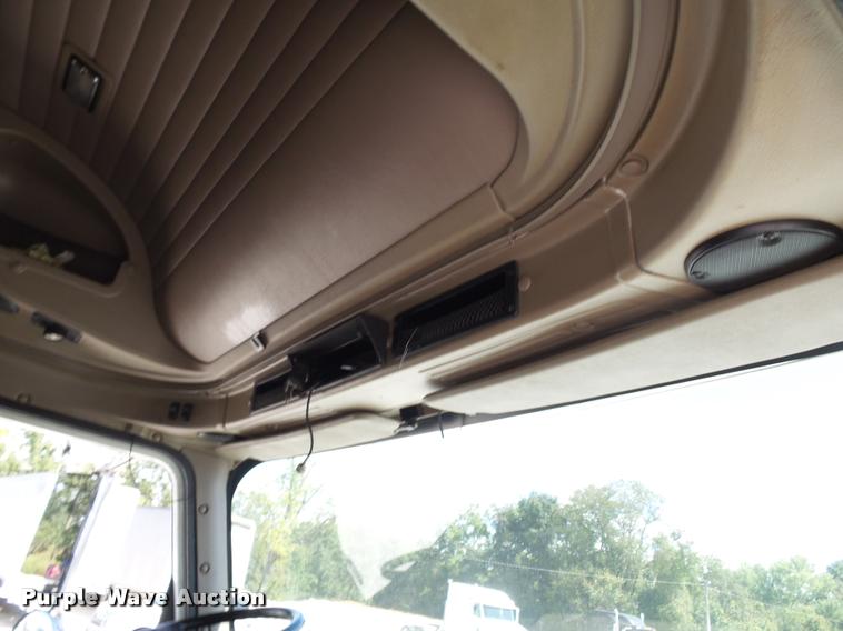 image for item K1147 2006 International 9400i semi truck