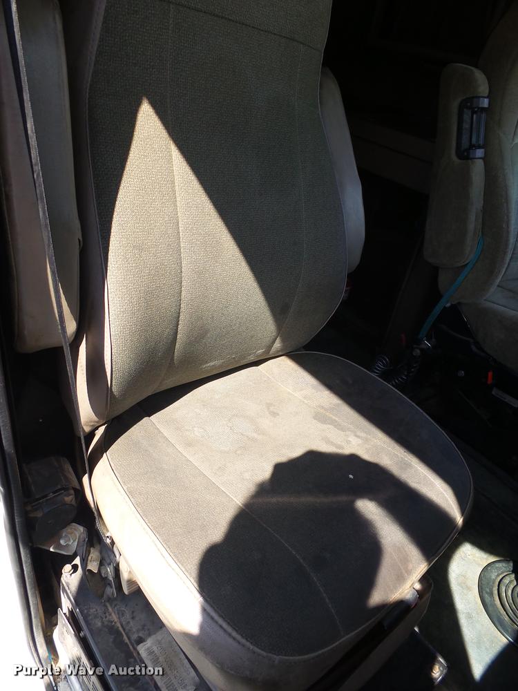 image for item K1147 2006 International 9400i semi truck