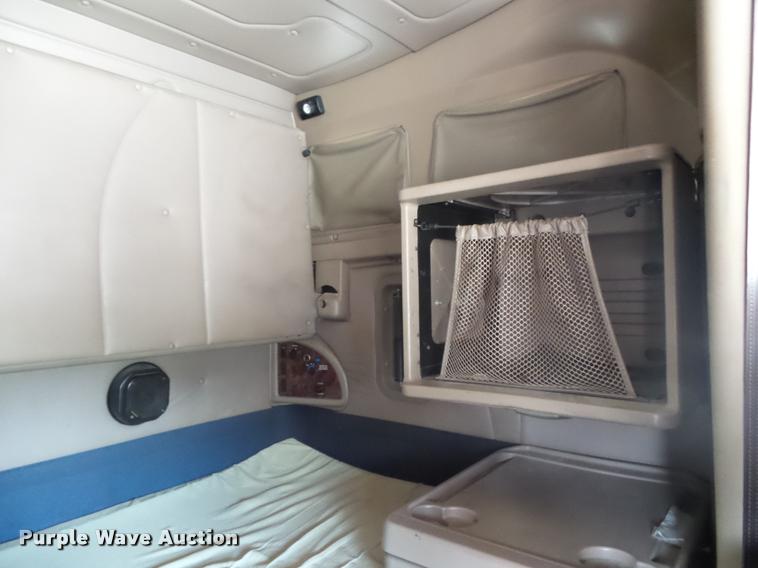 image for item K1147 2006 International 9400i semi truck