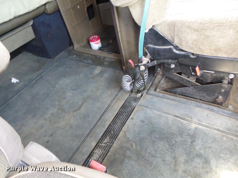 image for item K1147 2006 International 9400i semi truck