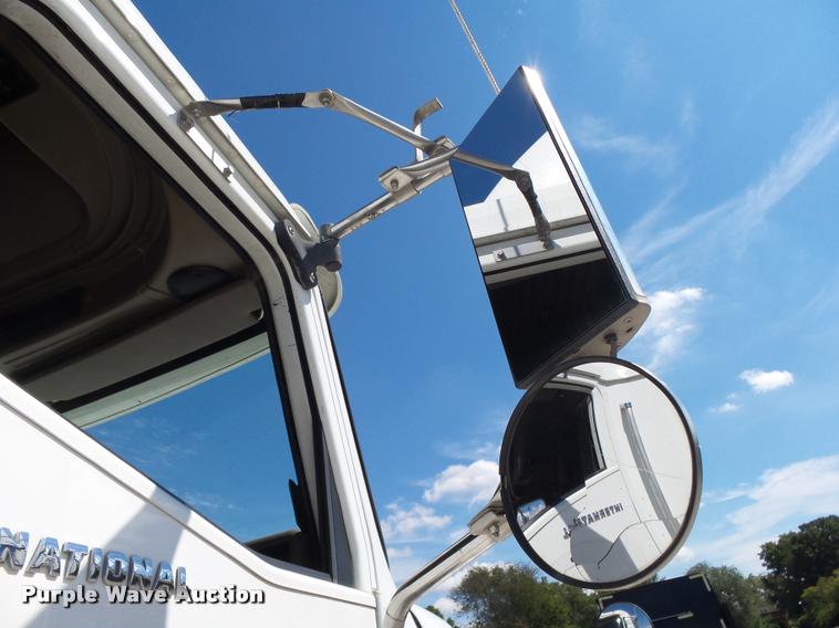 image for item K1147 2006 International 9400i semi truck