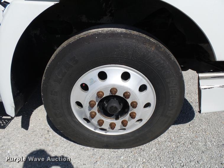 image for item K1147 2006 International 9400i semi truck