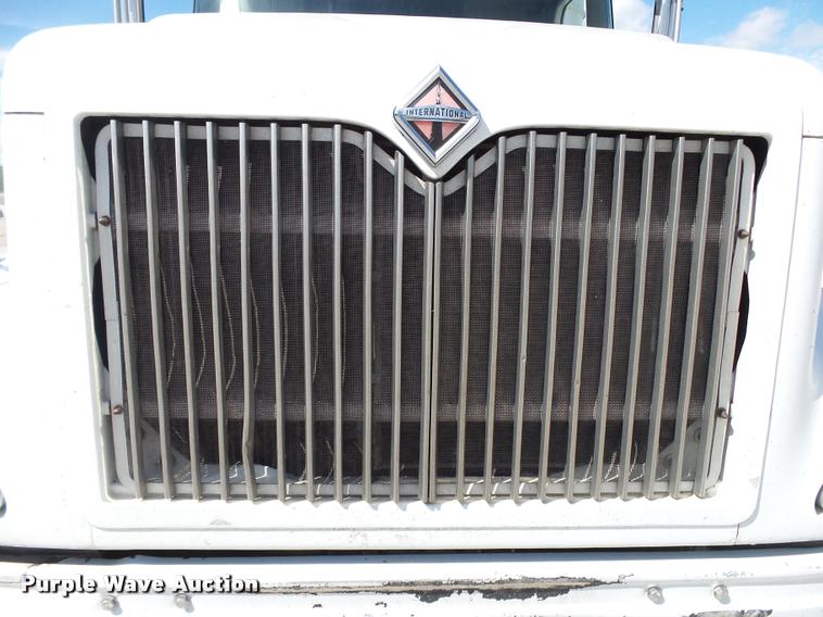 image for item K1147 2006 International 9400i semi truck