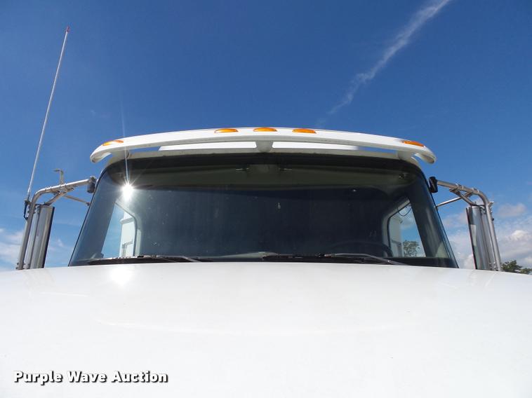 image for item K1147 2006 International 9400i semi truck