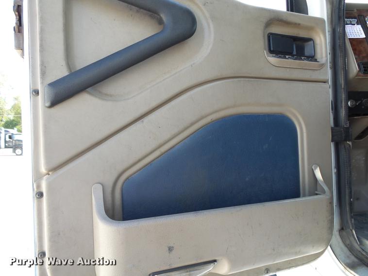image for item K1147 2006 International 9400i semi truck