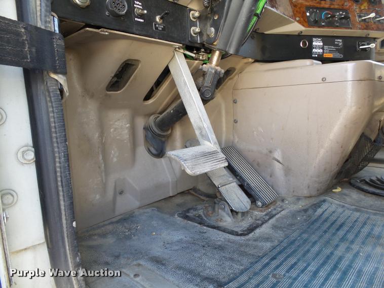 image for item K1147 2006 International 9400i semi truck