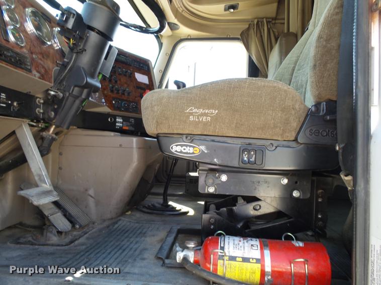 image for item K1147 2006 International 9400i semi truck