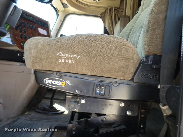 image for item K1147 2006 International 9400i semi truck