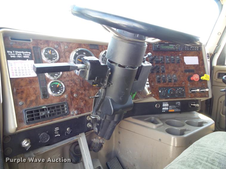 image for item K1147 2006 International 9400i semi truck