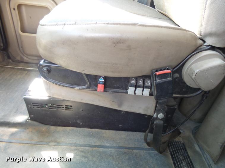 image for item K1147 2006 International 9400i semi truck