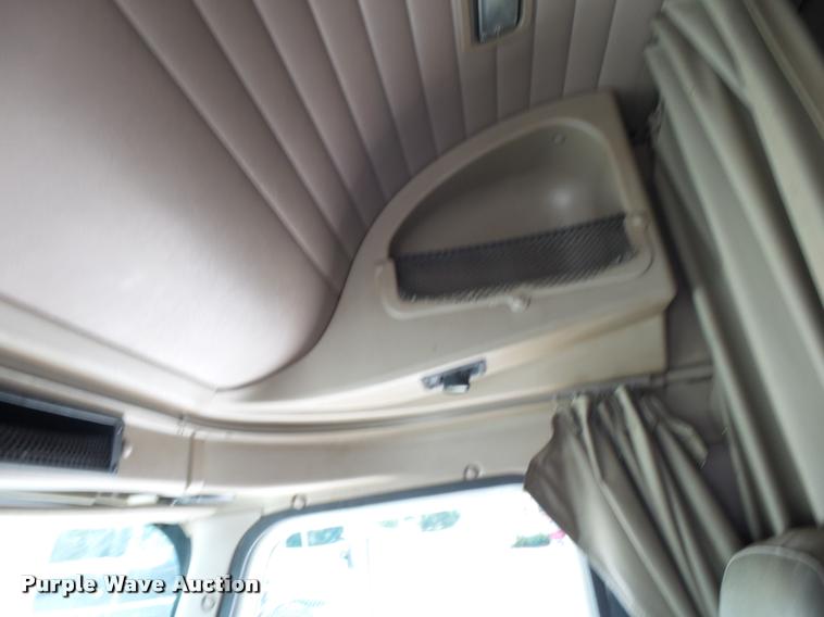 image for item K1147 2006 International 9400i semi truck