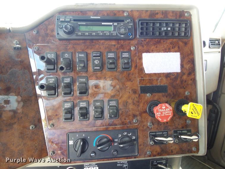 image for item K1147 2006 International 9400i semi truck