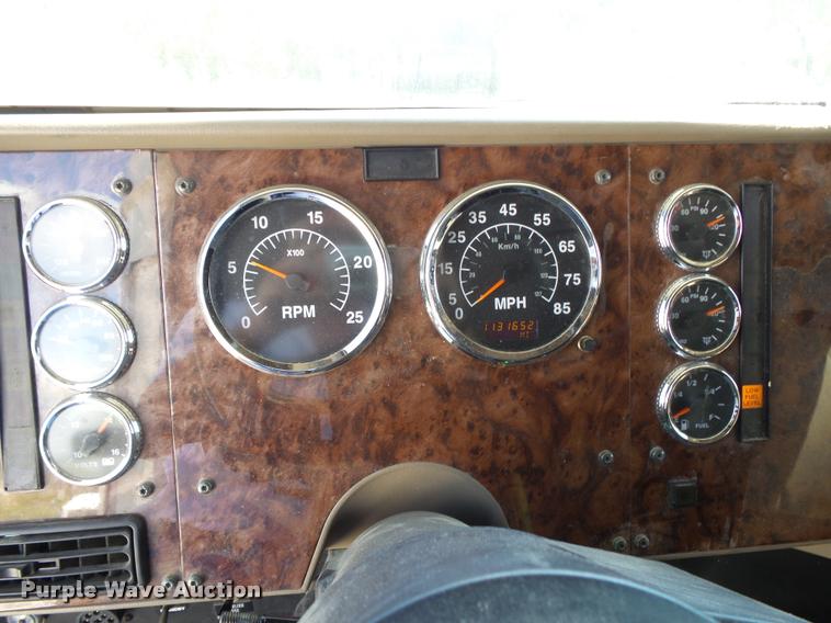 image for item K1147 2006 International 9400i semi truck