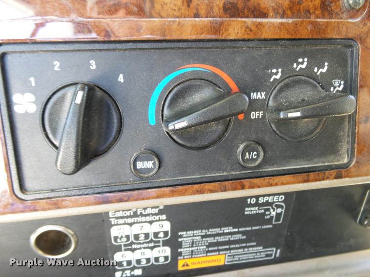 image for item K1147 2006 International 9400i semi truck