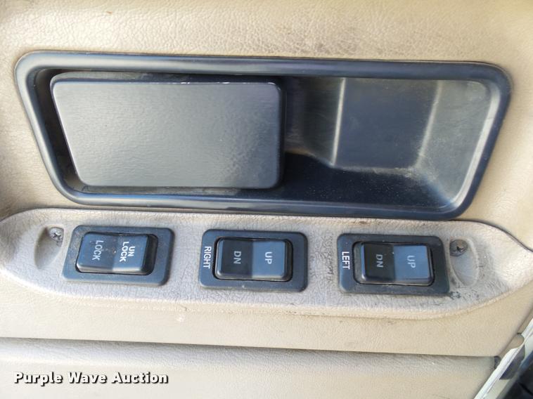 image for item K1147 2006 International 9400i semi truck