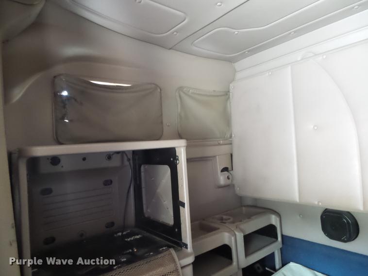 image for item K1147 2006 International 9400i semi truck