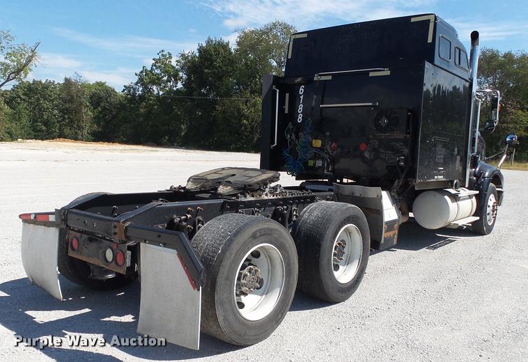 image for item K1148 2007 International 9400i semi truck