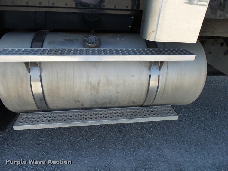 image for item K1148 2007 International 9400i semi truck