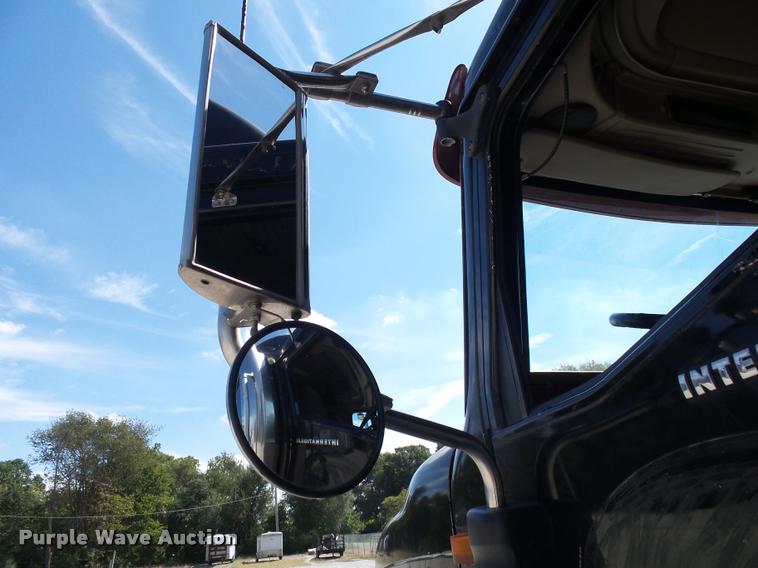 image for item K1148 2007 International 9400i semi truck