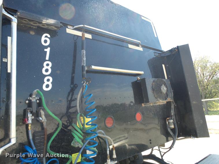 image for item K1148 2007 International 9400i semi truck