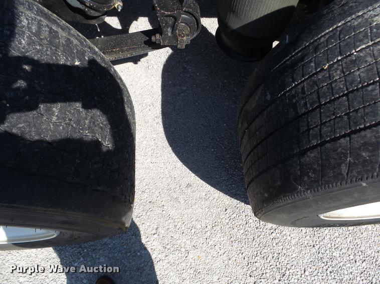 image for item K1148 2007 International 9400i semi truck