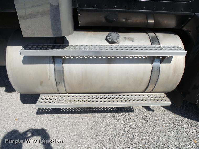 image for item K1148 2007 International 9400i semi truck