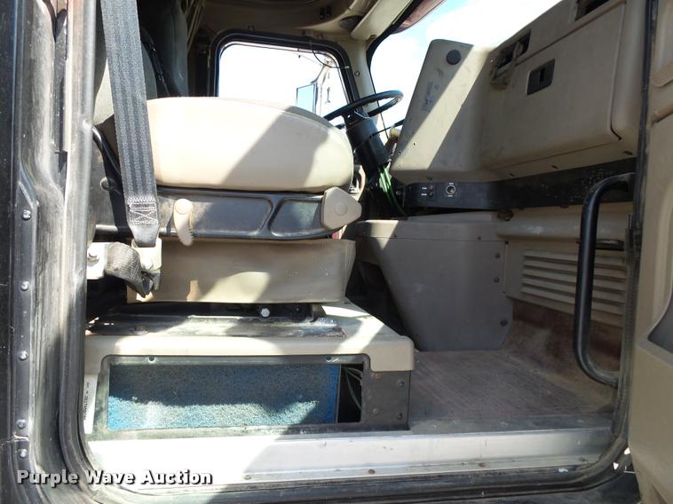 image for item K1148 2007 International 9400i semi truck