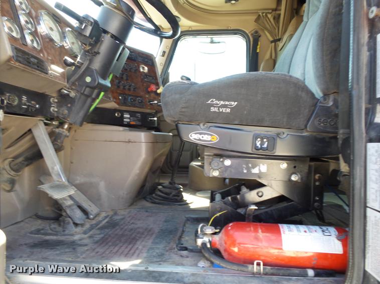 image for item K1148 2007 International 9400i semi truck