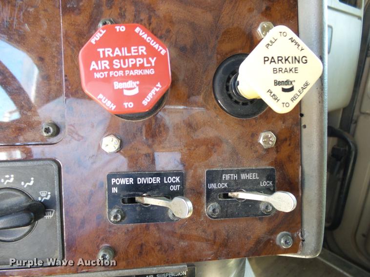 image for item K1148 2007 International 9400i semi truck