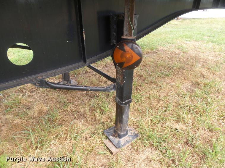 image for item K1976 2003 Transcraft Eagle II flatbed trailer