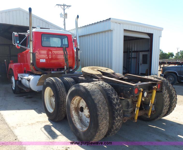 image for item K3115 1986 Mack Superliner RW613 semi truck