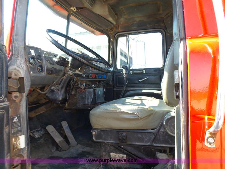 image for item K3115 1986 Mack Superliner RW613 semi truck