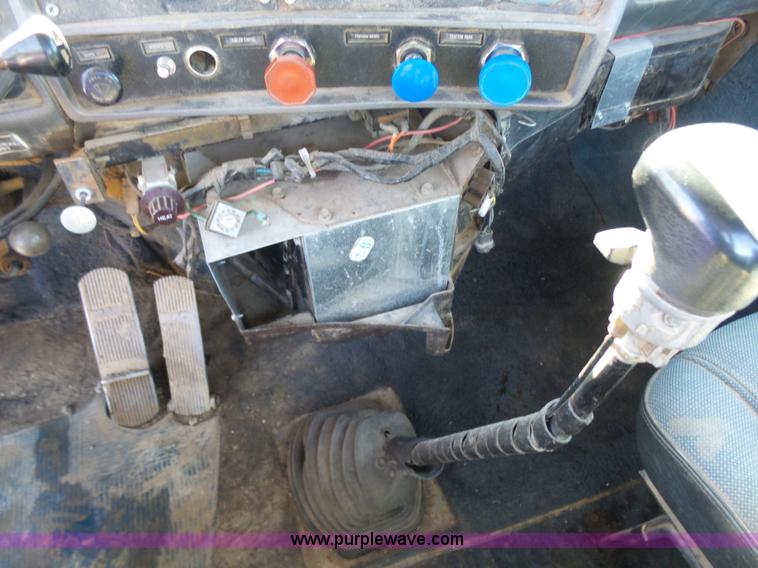 image for item K3115 1986 Mack Superliner RW613 semi truck