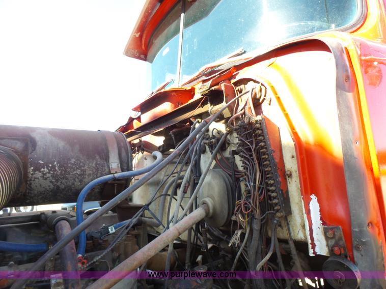 image for item K3115 1986 Mack Superliner RW613 semi truck