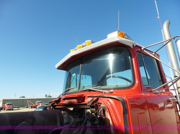 image for item K3115 1986 Mack Superliner RW613 semi truck