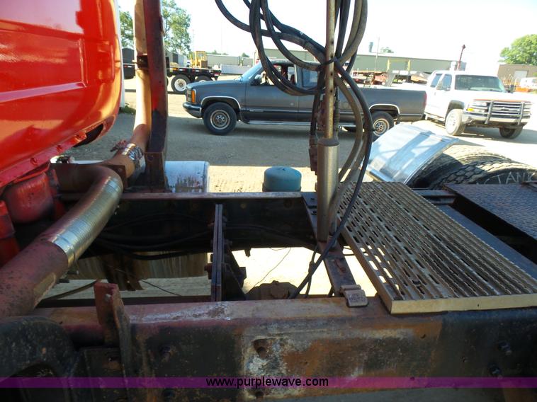 image for item K3115 1986 Mack Superliner RW613 semi truck