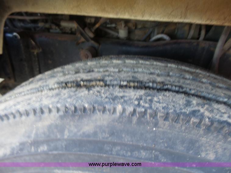 image for item K3115 1986 Mack Superliner RW613 semi truck