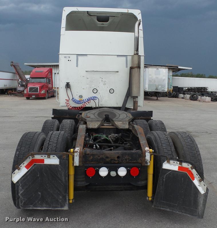 image for item K3519 1998 International Eagle 9400 semi truck