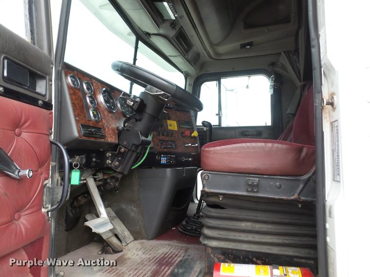 image for item K3519 1998 International Eagle 9400 semi truck