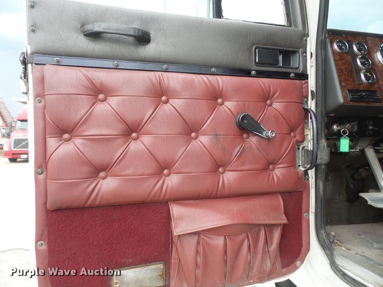 image for item K3519 1998 International Eagle 9400 semi truck