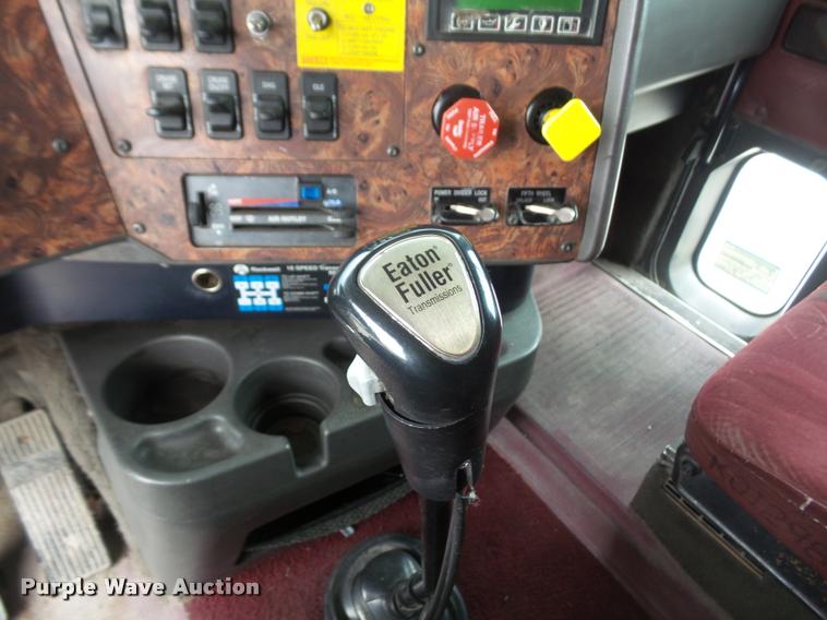 image for item K3519 1998 International Eagle 9400 semi truck