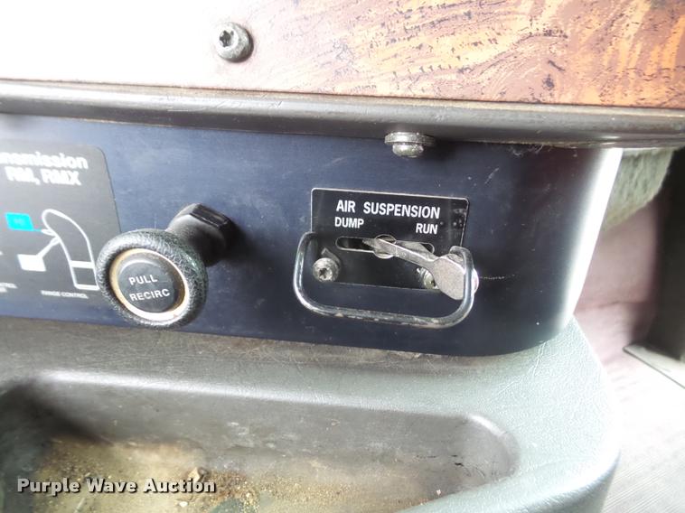 image for item K3519 1998 International Eagle 9400 semi truck