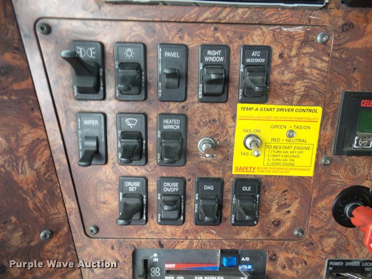 image for item K3519 1998 International Eagle 9400 semi truck