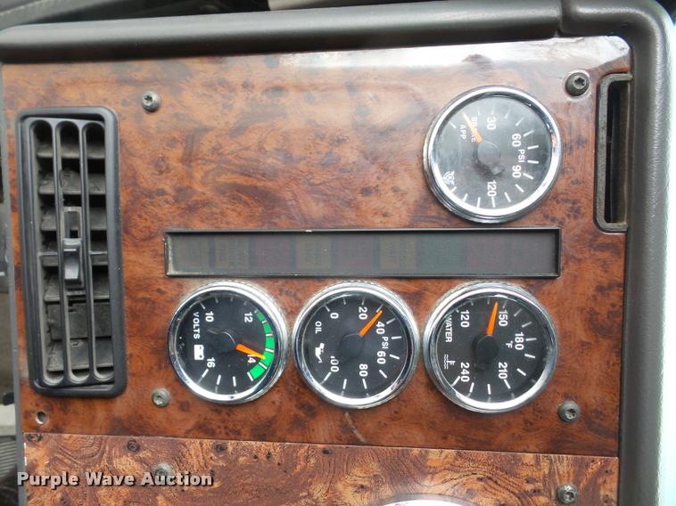 image for item K3519 1998 International Eagle 9400 semi truck