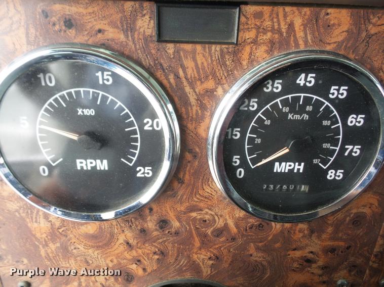 image for item K3519 1998 International Eagle 9400 semi truck