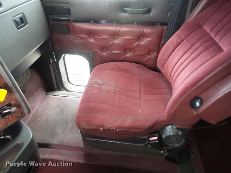 image for item K3519 1998 International Eagle 9400 semi truck