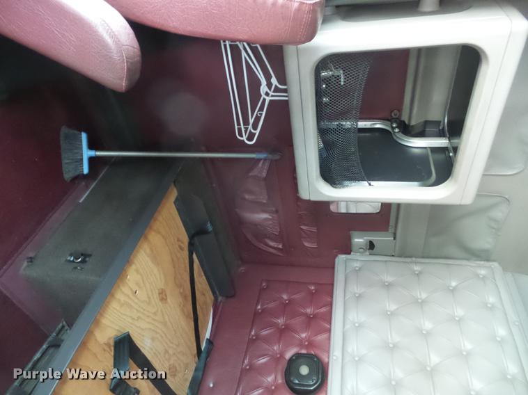 image for item K3519 1998 International Eagle 9400 semi truck