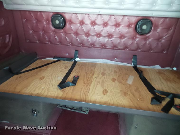 image for item K3519 1998 International Eagle 9400 semi truck