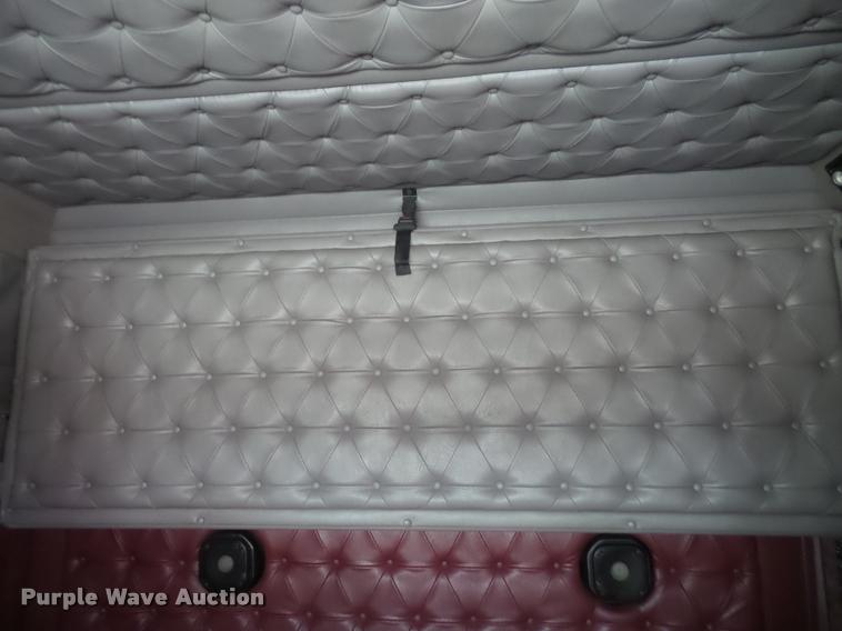 image for item K3519 1998 International Eagle 9400 semi truck